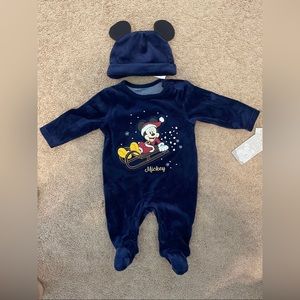 Disney Baby at Primark Santa Mickey footed pajamas with matching hat 3-6 months